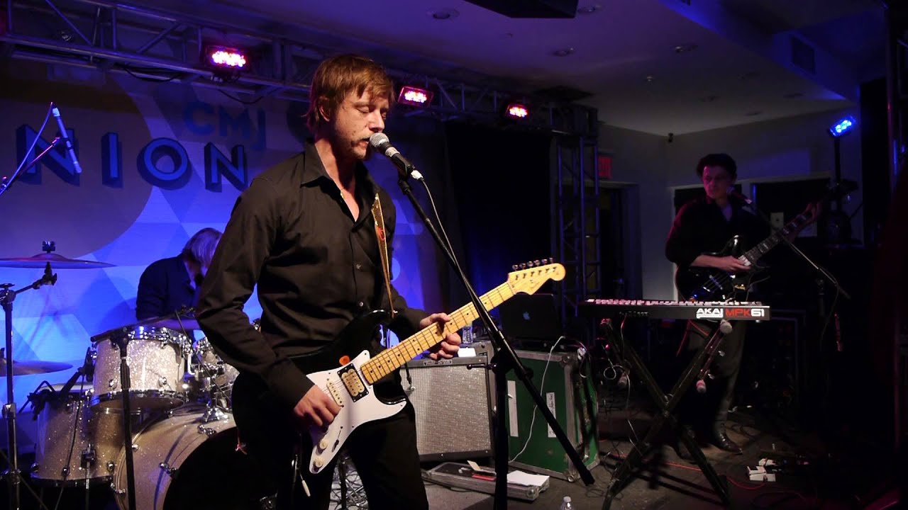 Paul Banks - Over My Shoulder (Live on KEXP)