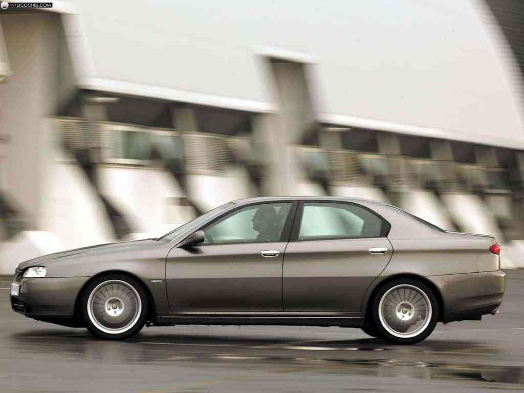 Alfa Romeo 166 en carretera
