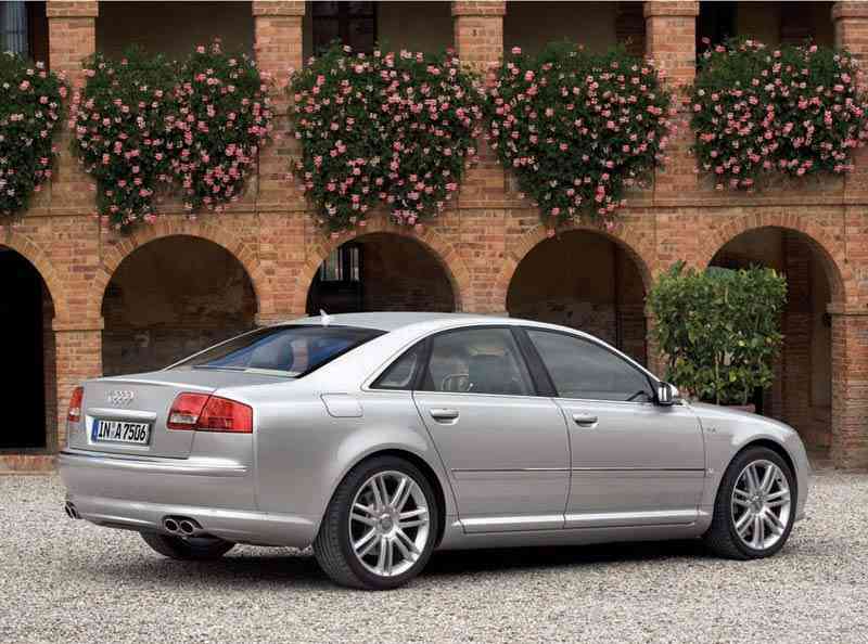 Audi S8 parte lateral