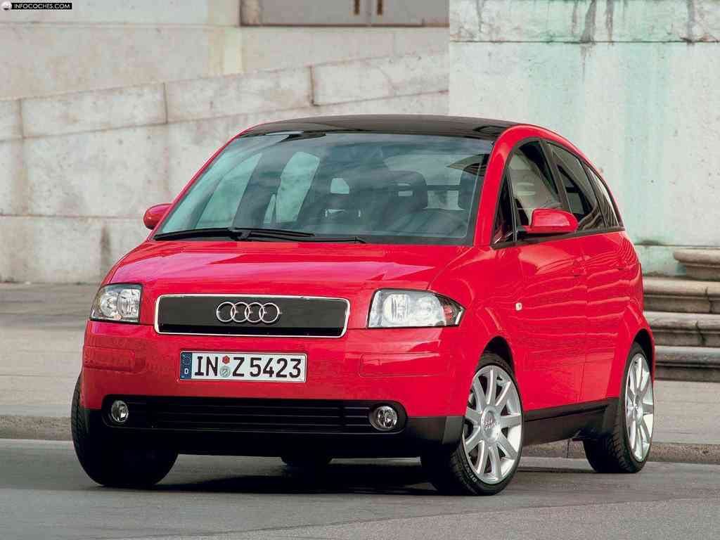 Audi A2 color rojo de frontal