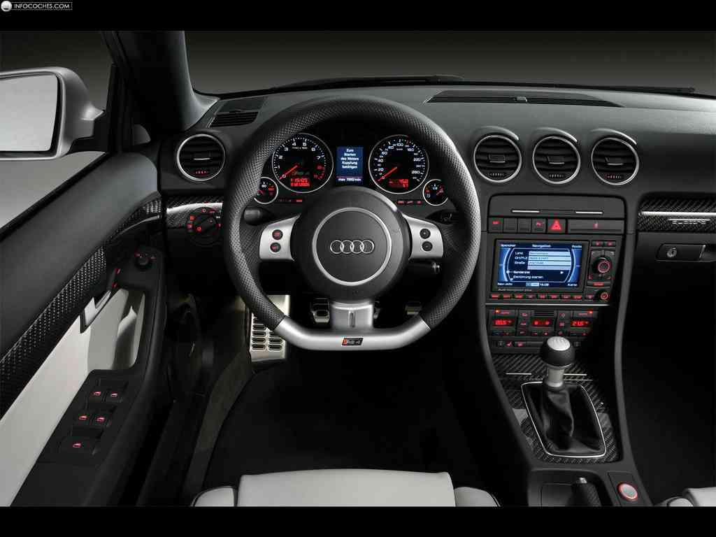 Audi RS4 Cabriolet interior deportivo