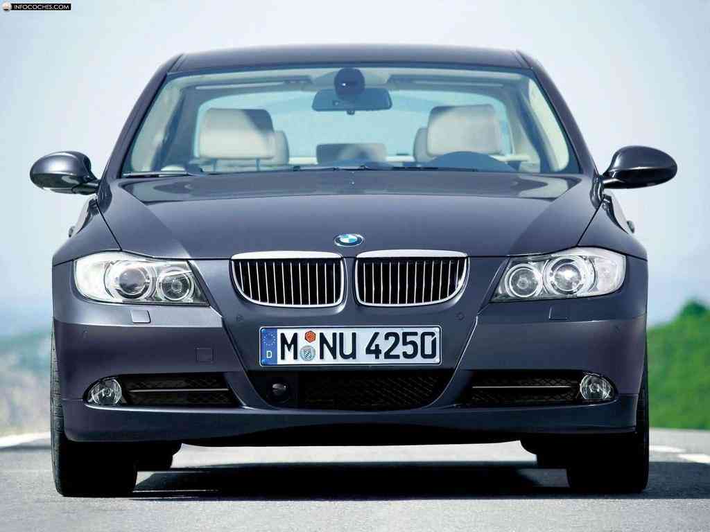 BMW 330i frontal color gris