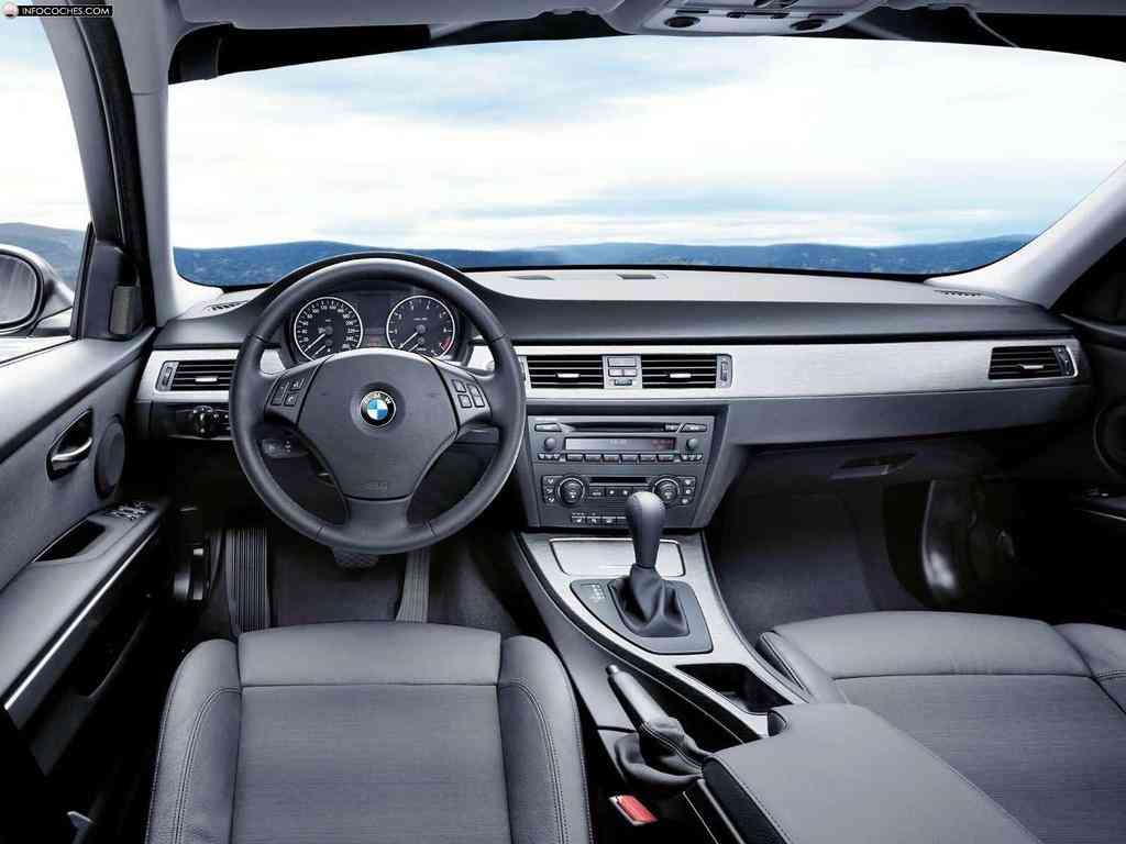 BMW 330i diseño interior