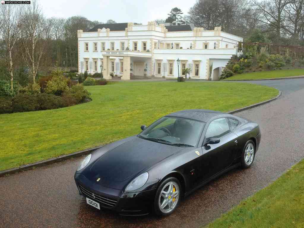 Ferrari 612 Scaglietti color negro