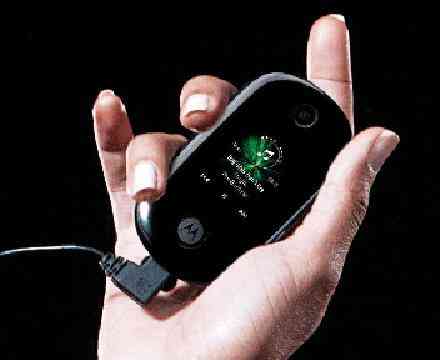 Motorola U9 PEBL2 en las manos
