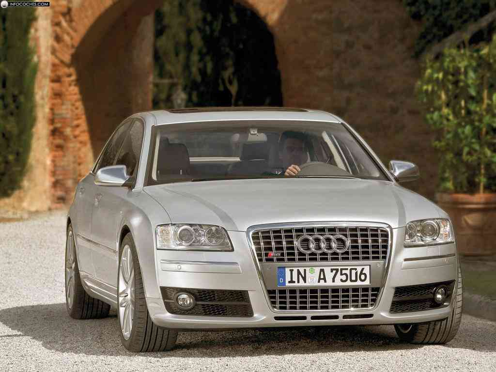 Audi S8 en carretera