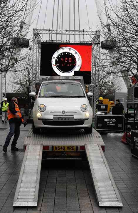 Fiat 500 antes de entrar en el London Eye