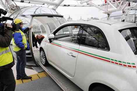 Fiat 500 antes de entrar en el London Eye