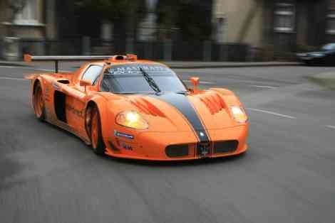 Por la calle con el Maserati MC12 Corsa por Edo