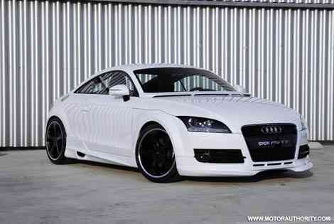 Otra perspectiva de la delantera de del Audi TT PS