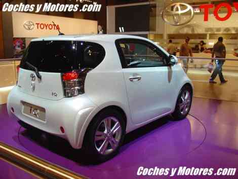 El Toyota iQ, un urbanita de 14.000 €