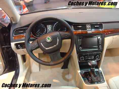 El interior del Skoda Superb, con rasgos VW