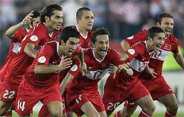 turquia-semifinales-celebra-gol.jpg