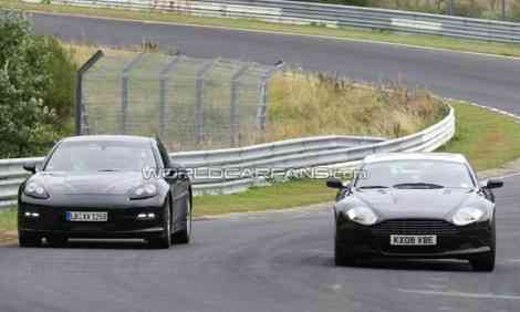 Aston Martin Rapide y Porsche Panamera, entrentándose en el Ring