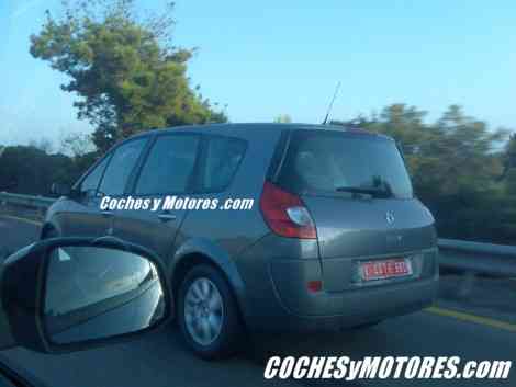 El Renault Scénic III escondido bajo el actual