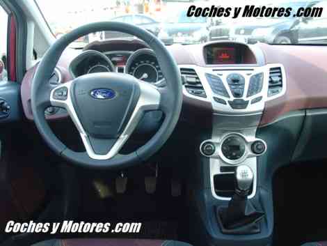 Colores llamativos en el interior del Ford Fiesta Titanium