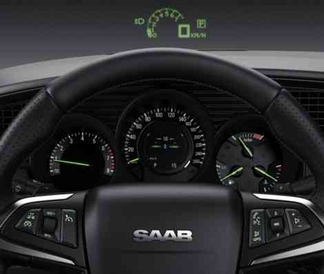 Iluminación ambiental en verde y head-up display en el Saab 9-5 2010