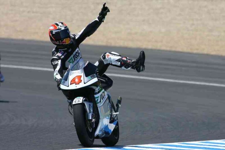 Aoyama campeón de 250 c.c. en el día que Barberá gana en Cheste