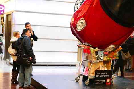 La publicidad de Alfa Romeo durante el Salón de Bruselas 17