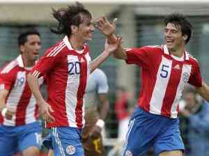 Vera marca con Paraguay en el Mundial de Sudáfrica