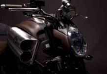 Hermès viste una Yamaha 4
