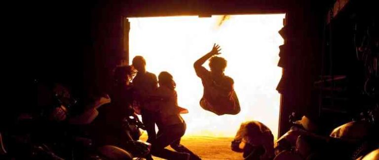 ‘Mañana, cuando la guerra empiece’, hacerse mayor a lo bestia