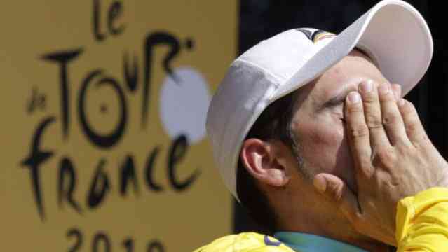 Contador, sancionado 2 años 7