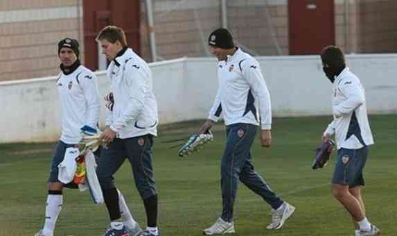 valencia a sentenciar el pase frente al stoke city