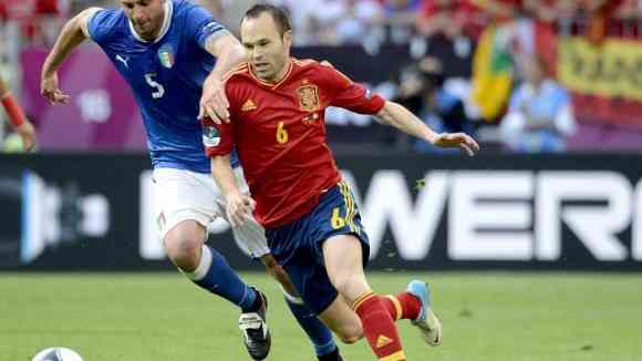 iniesta mejor jugador de la eurocopa 2012