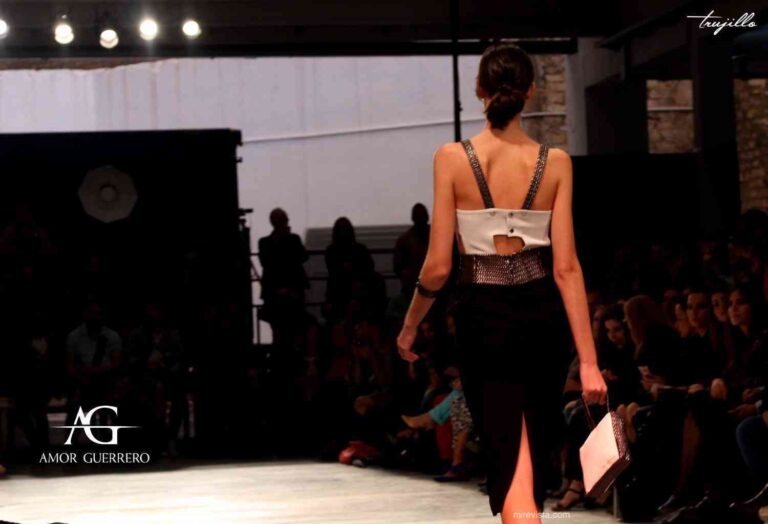 Amor Guerrero presenta su colección de bolsos Hiroba