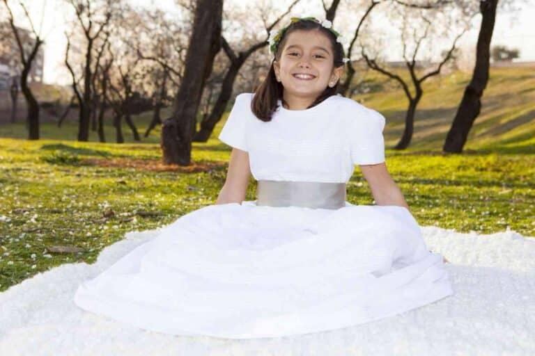 Nueva colección de vestidos de Comunión en la Tienda de Cáritas