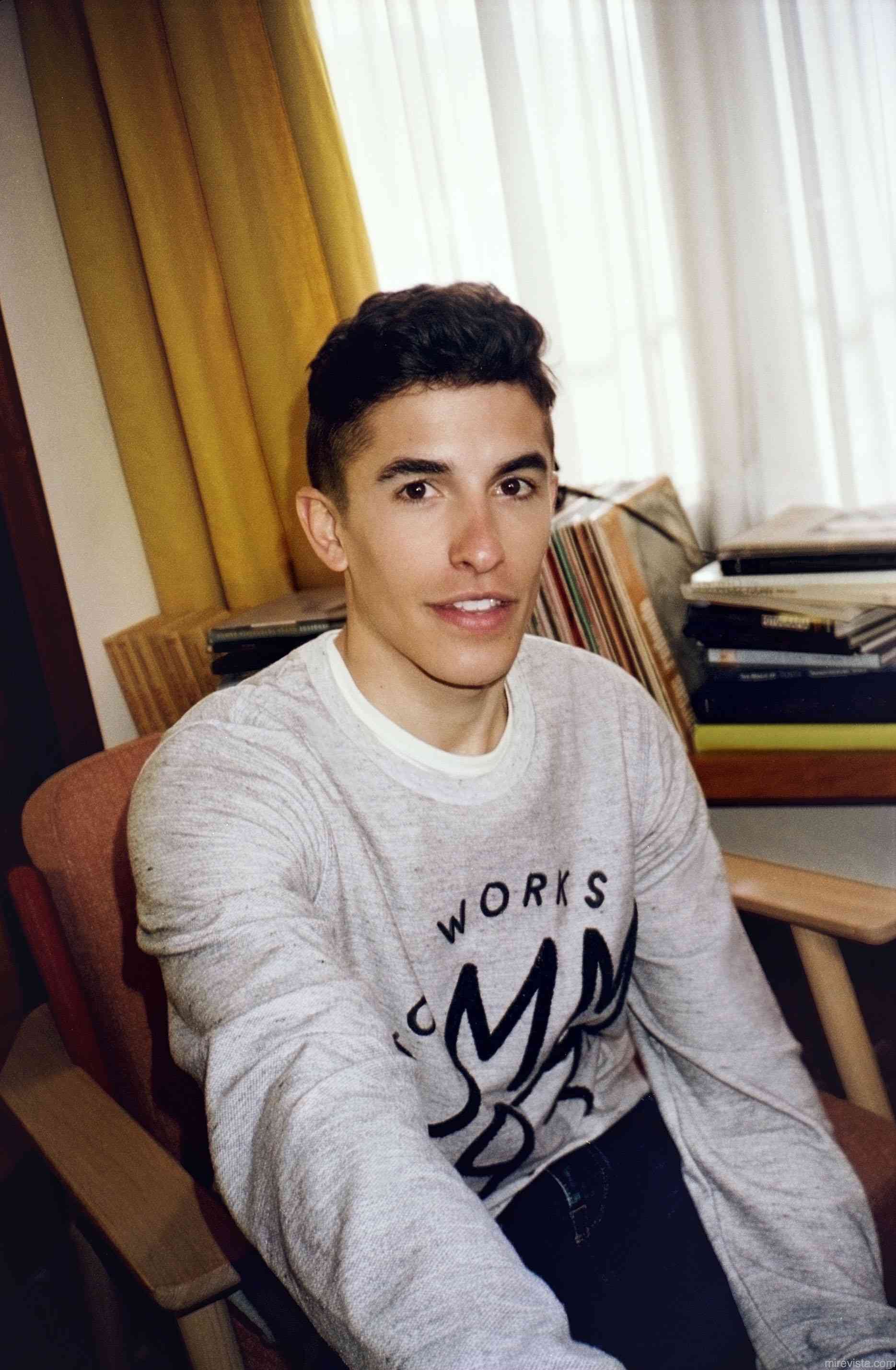Colección de moda chica y chico de Pull&Bear y Marc Márquez 58