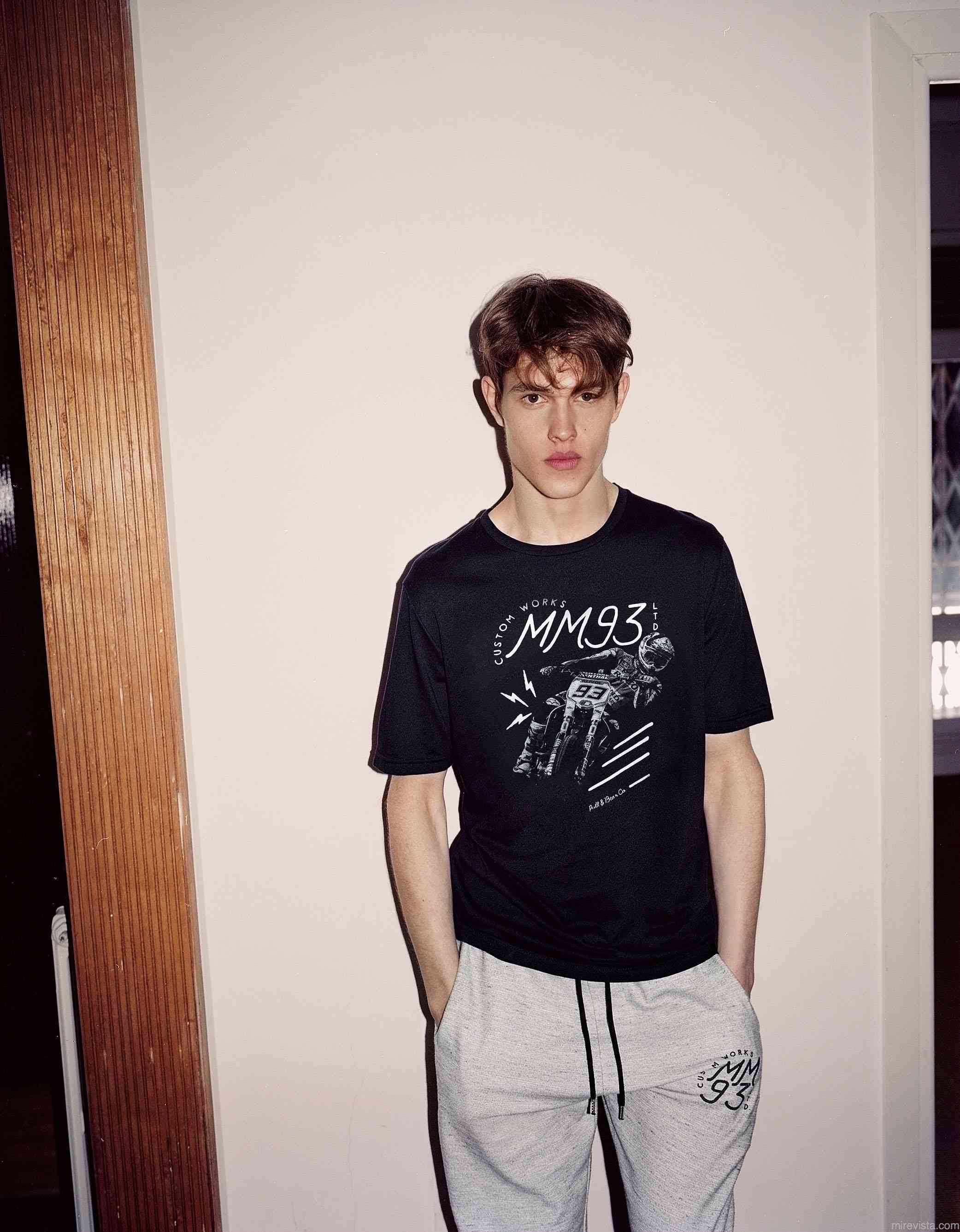 Colección de moda chica y chico de Pull&Bear y Marc Márquez 65
