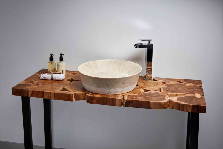 La delgadez de los nuevos lavabos de piedra