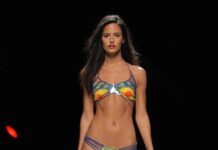 El colorido vibrante de la India, los corales, la lava y el Dios del Sol egipcio inspiran la moda 422