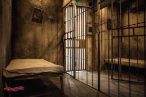Bunkers de guerra y laboratorios zombi que aumentan la productividad laboral 5