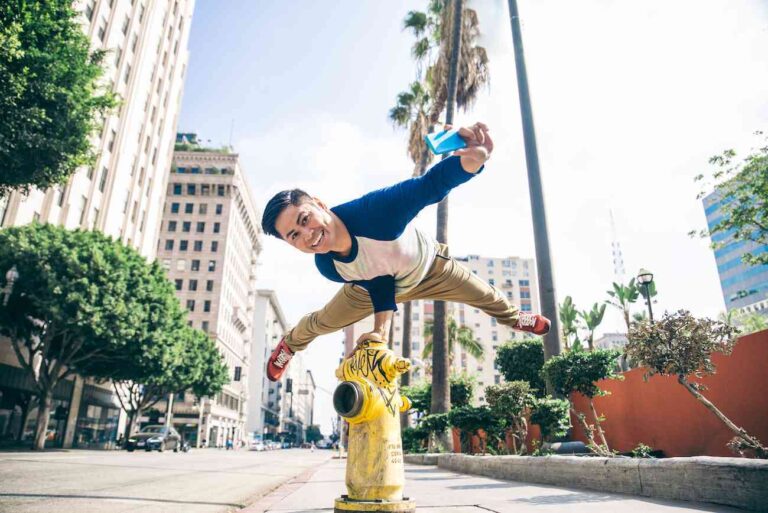 El 75% de las víctimas que mueren por hacerse un selfie son hombres de 21 años