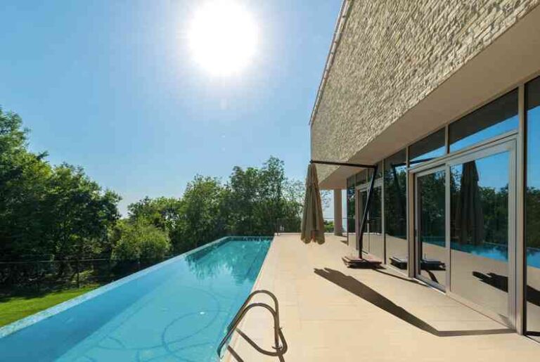 Venatto presenta una colección especial para piscinas