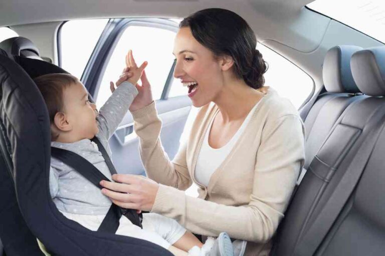 Más de la mitad de los padres, ponen en riesgo a sus hijos en el coche Más de la mitad de los padres, ponen en riesgo a sus hijos en el coche