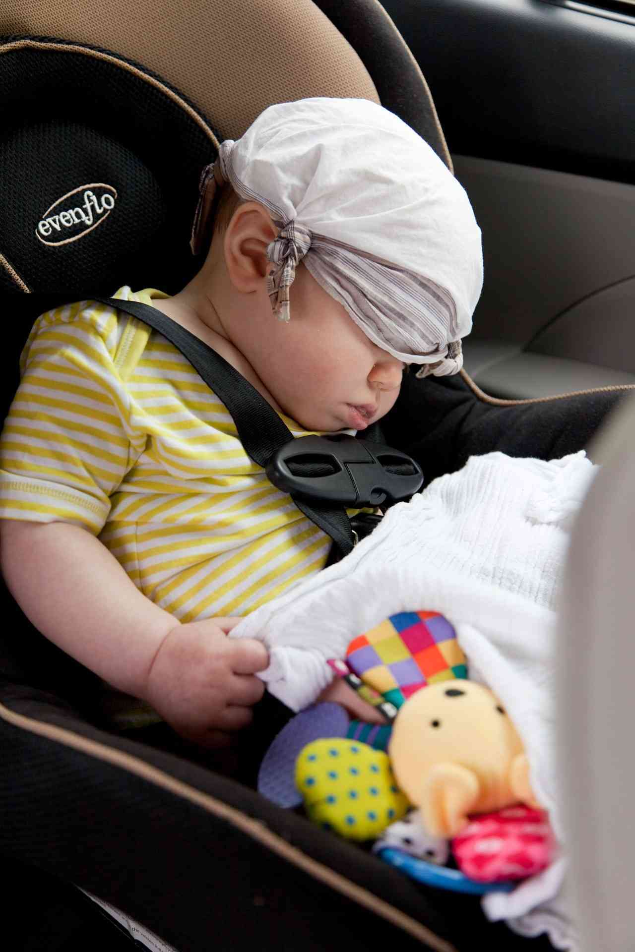Más de la mitad de los padres, ponen en riesgo a sus hijos en el coche 2