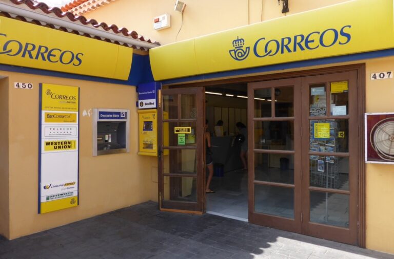 Correos es denunciado ante la CNMC por la AEEPP