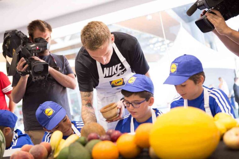 La mitad de los mayores españoles no consume fruta en la merienda
