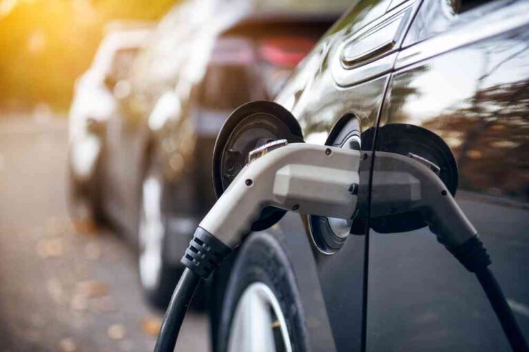Casi la mitad de los consumidores no se plantea comprar un coche eléctrico