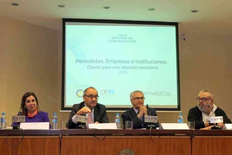 Solo el 14 % de los periodistas considera alta la credibilidad de la información que recibe de empresas e instituciones