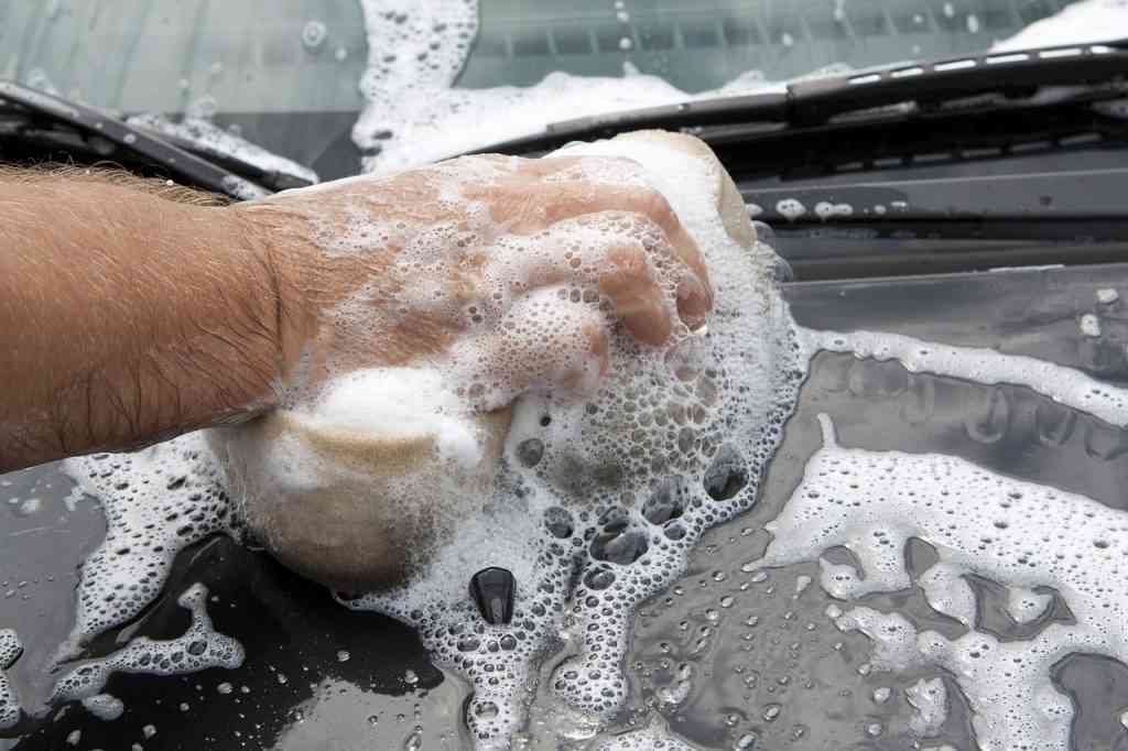 5 productos esenciales para el cuidado y la limpieza de un coche 2