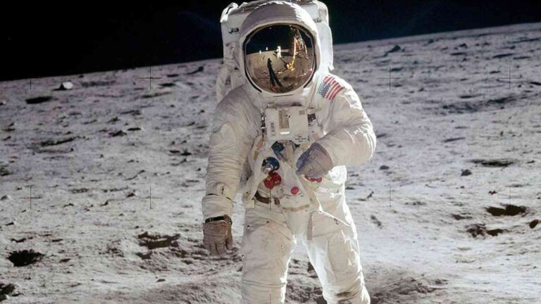 Space Oddity, la historia de cómo Ford ayudó al hombre a llegar a la luna