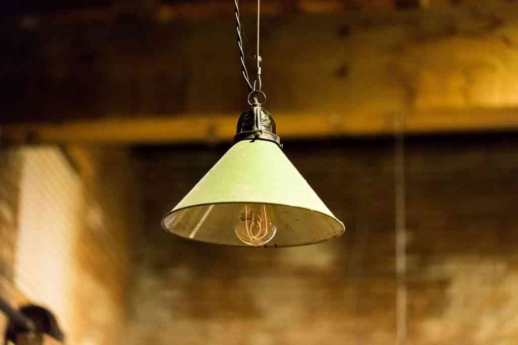 Cómo iluminar con una lámpara colgante el comedor de tu hogar 4