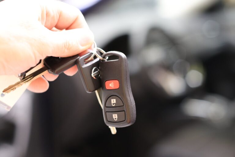 Seguridad y precio, los factores más importantes al comprar un coche