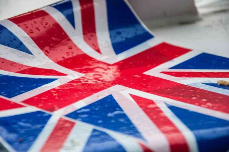 Brexit con acuerdo, ¿cómo afectaría a los españoles y a los británicos?