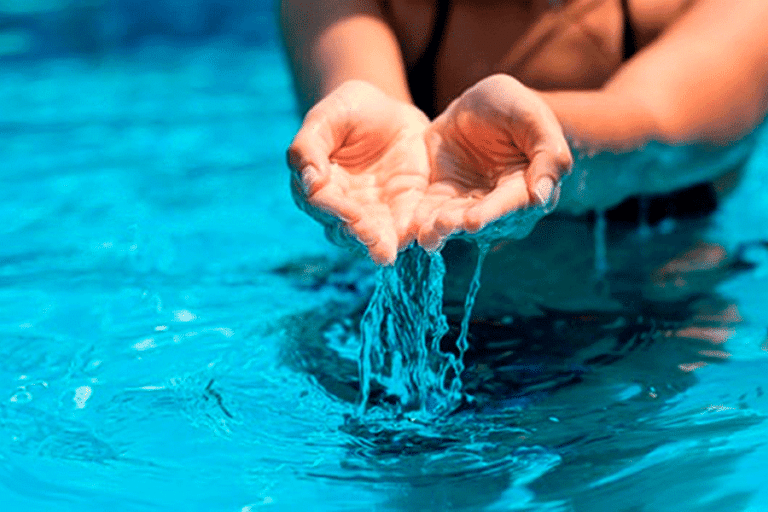 Virus y bacterias en las piscinas, el cloro es imprescindible para su eliminación Virus y bacterias en las piscinas, el cloro es imprescindible para su eliminación